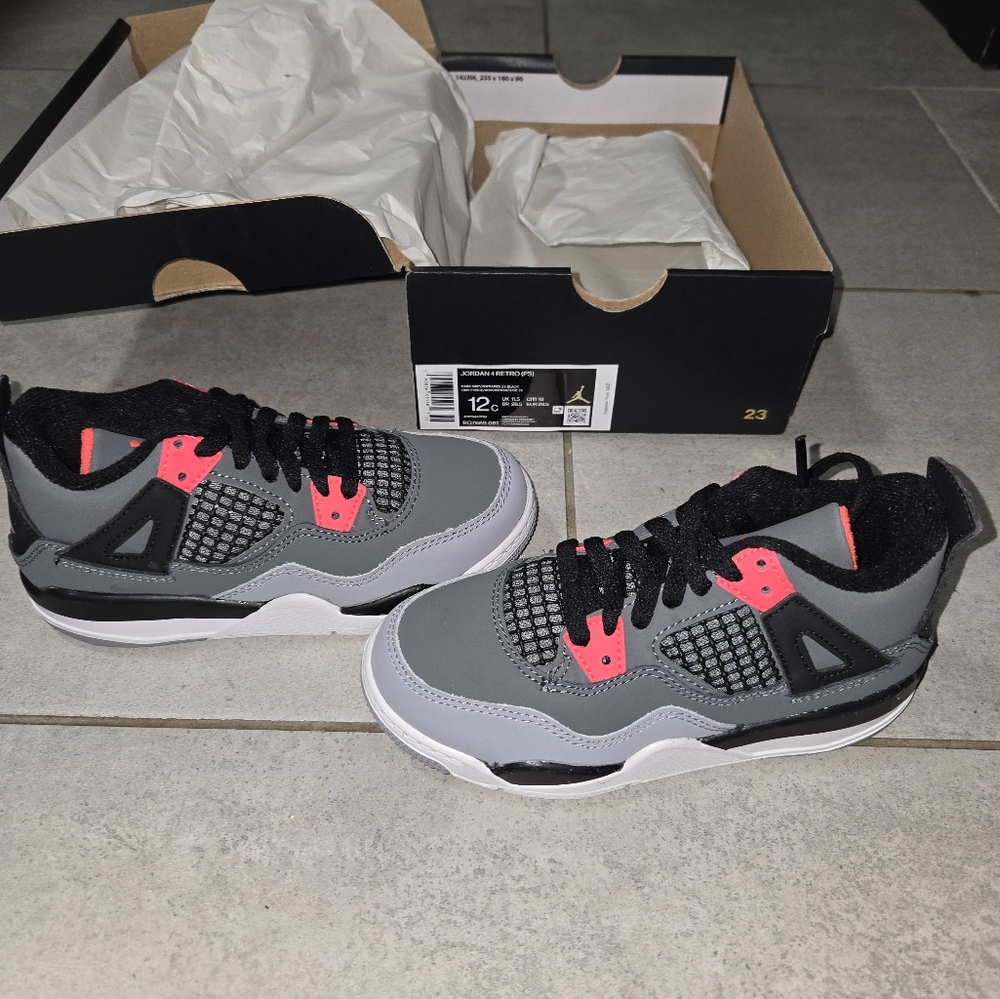 Jordan 4 Retro - Picture 6 of 9